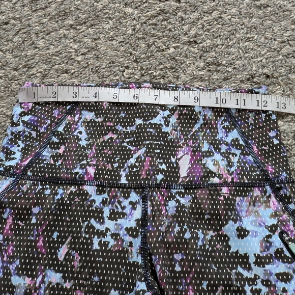 Lululemon Top Speed Full-On Luxtreme Abstract Polka Dot Crop Leggings 4 - Picture 10 of 10